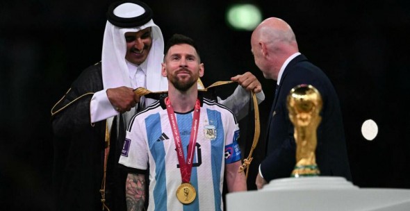 Ce este Bisht, mantia cu care Messi a fost îmbrăcat. Foarte puțini știu, de fapt, rolul ei